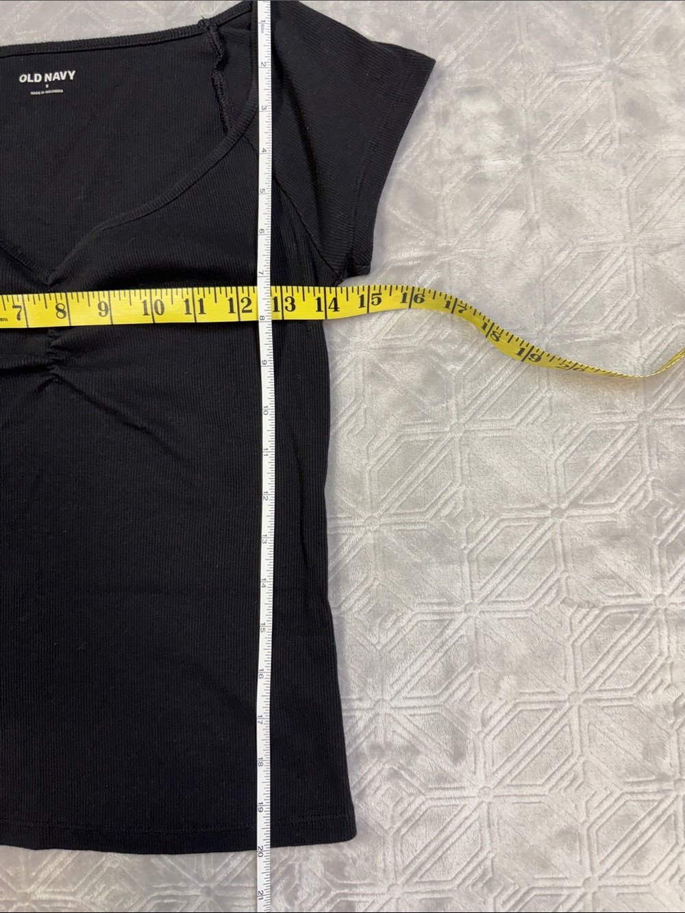 Old Navy Ruched V-Neck Tee - Picture 4 of 6
